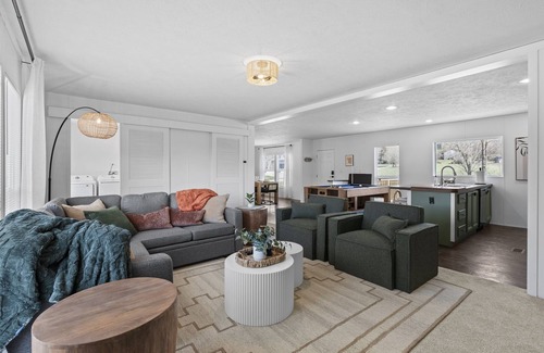 Bowen House | 7 mins RRG | Hot Tub & Pool Table | Nada Tunnel