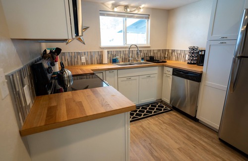 Coram House | 7 Mins to Glacier National Park Cottage Farm Stay With Hot Tub