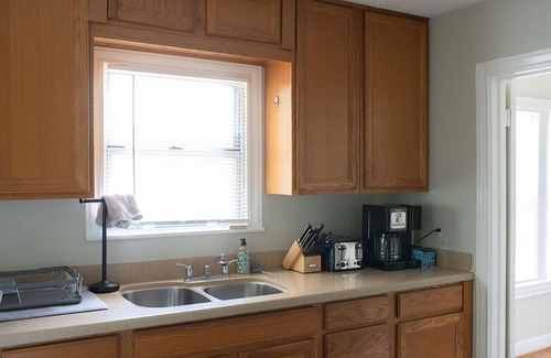 College Park House | 7 Minute Walk to Kyle Field - Charming Cottage