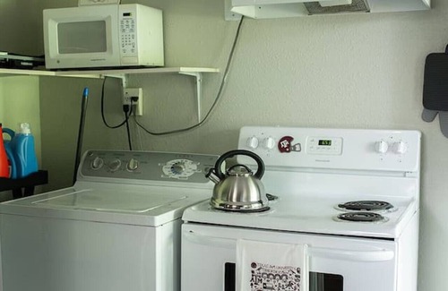 College Park House | 7 Minute Walk to Kyle Field - Charming Cottage