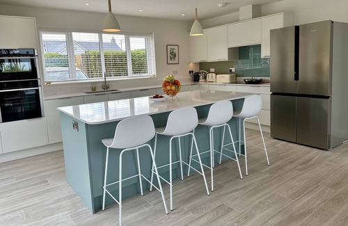 Constantine Bay House | 7 minute walk to Constantine Bay beach and Trevose Golf Club