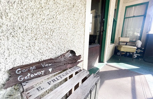 Ithaca Apartment | 7 minute Walk to Downtown & Hiking Trails! Gorge View Apt