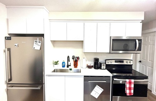Regina House | 7 minutes drive from the airport. One bedroom cozy apartment.