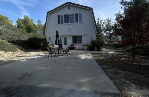 Temecula House | 7 minutes to grocery and wine country - 1 bed/1bath w/laundry and full kitchen.