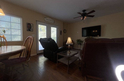 Temecula House | 7 minutes to grocery and wine country - 1 bed/1bath w/laundry and full kitchen.