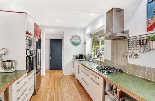 Rainbow Beach House | 7 Naiad Court - Rainbow Shores. Swimming Pool and Walk To Beach. Aircon. Wi-Fi.