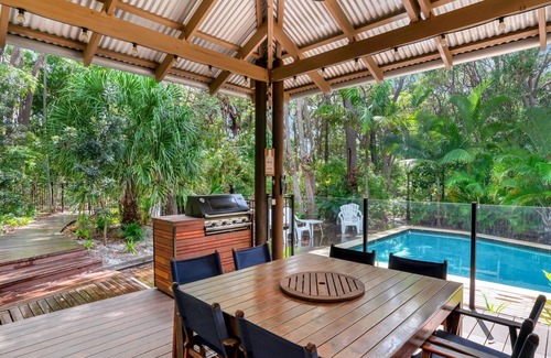 Rainbow Beach House | 7 Naiad Court - Rainbow Shores. Swimming Pool and Walk To Beach. Aircon. Wi-Fi.