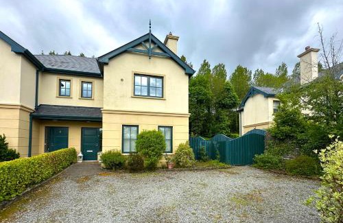 Kenmare House | 7 Oakwood Manor Kenmare