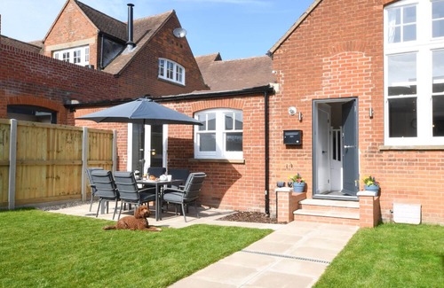 Leiston Cottage | 7 OLD GRAMMAR SCHOOL, LEISTON, pet friendly, with a garden in Leiston