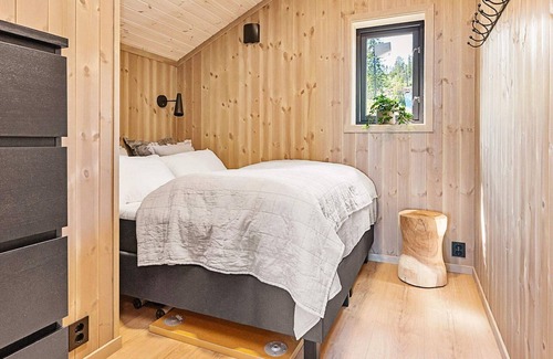 Flesberg House | 7 person holiday home in Lampeland