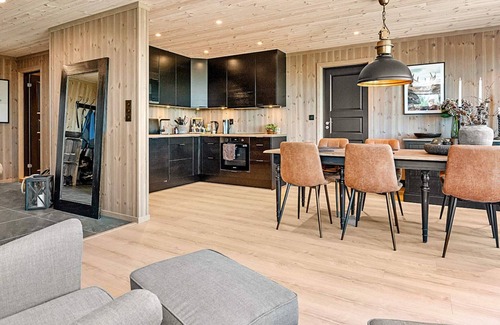 Flesberg House | 7 person holiday home in Lampeland