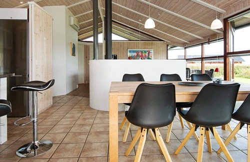 Grønninghoved Strand House | 7 person holiday home in Sjølund