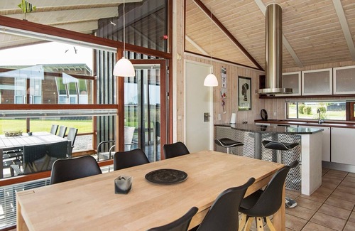 Grønninghoved Strand House | 7 person holiday home in Sjølund