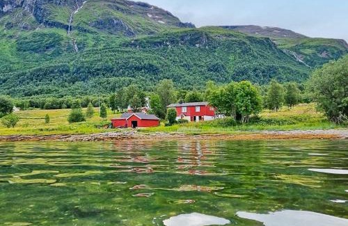 Lenvik House | 7 person holiday home in Rossfjordstraumen