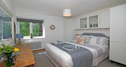 Newquay House | 7 Porth Valley Cottage's