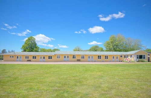 Summerside Apartment | (7) Private Double Suite at Green Acres Summerside