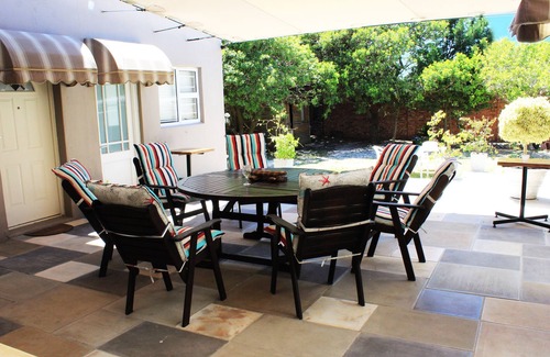 Rondebosch House | 7 Rooms, 8 bathrooms and parking for 9 cars