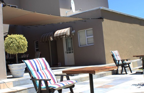 Rondebosch House | 7 Rooms, 8 bathrooms and parking for 9 cars