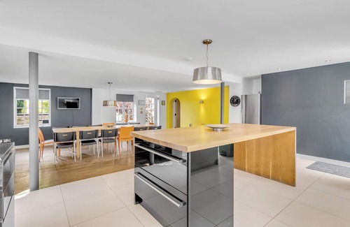 Stoke Ferry House | 7 Storey Listed Windmill, dog friendly with outdoor pool & bbq