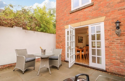 Lichfield Cottage | 7 THE GREEN, pet friendly in Whittington, Staffordshire