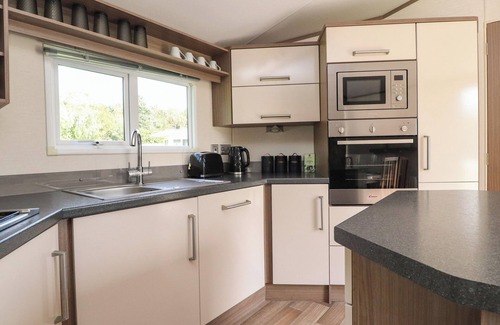 Skipton Cottage | 7 THE OAKS, pet friendly, character holiday cottage in Hellifield