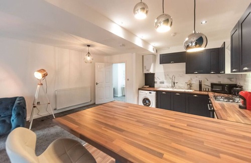 Newark Apartment | 7 The Old Chapel 3 Bedroom, Character property in Newark