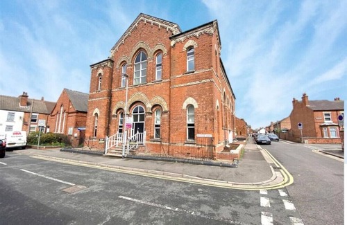 Newark Apartment | 7 The Old Chapel 3 Bedroom, Character property in Newark