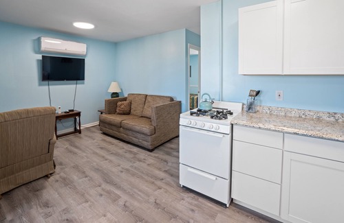 Oscoda Resort | #7 Thomas' Parkside Cottages, 2BR Beachfront on Lake Huron, downtown location