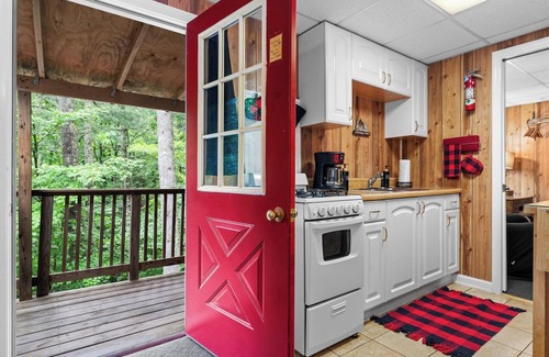 Wiley Cabin | # 7 -Waterfall Retreat Balcony Suite-Ramp Access-Near Tallulah Falls
