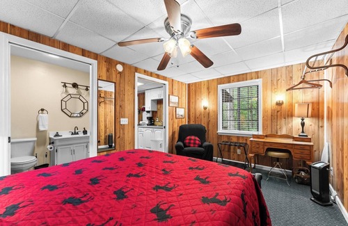 Wiley Cabin | # 7 -Waterfall Retreat Balcony Suite-Ramp Access-Near Tallulah Falls
