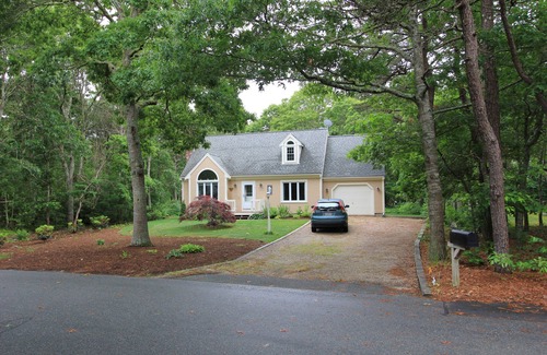 Mashpee House | 7 Yachtsman Circle - Mashpee Escape, short drive to beach and Commons