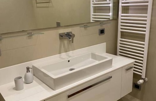 Besozzo Villa | 7-zimmer-luxusvilla mit Infinity Pool, Garage, Klimaanlage und Pizzaofen