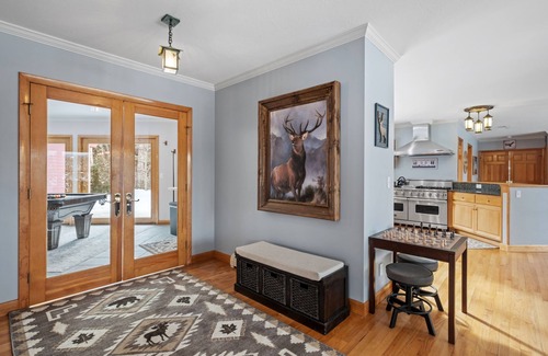 Thornton House | 70 acre White Mountain estate - trails, views, privacy