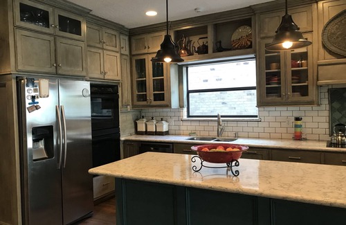 Walden on Lake Conroe House | 70 jet spa, lakefront, boat lift, swim/fish dock, huge yard, grill, Lrg 3300sf