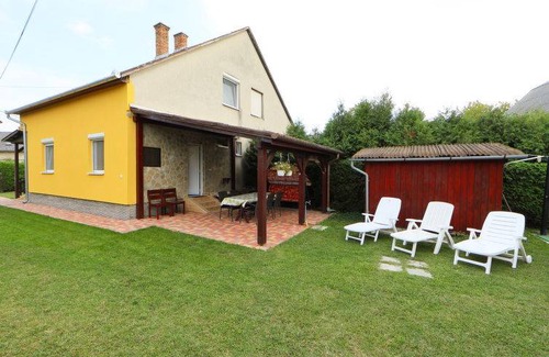 Balatonkeresztur House | 70 m² House ∙ 2 bedrooms ∙ 5 guests
