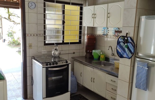 Guaratuba House | 70 meters from the beach and with a sea view, 4.5 km from Morro do Cristo