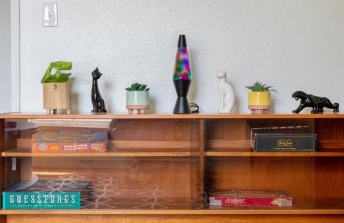 Traverse City Apartment | 70's Vibe Beach Downtown AC Nightlife