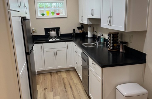 Chico Cottage | 700 sq ft 1 bedroom cottage with central AC and 200 yards from Bidwell Park