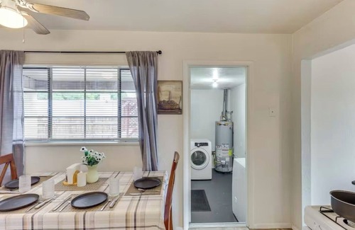 Farmington House | 700ft From Starbucks! Townhouse ! Central Location!