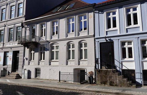 Engen Apartment | 700m to Bryggen | Sleeps 8 | 24/7 check in