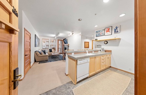 Olympic Valley Condo | 701 | Cozy King 1BD Escape For 2 - Spas & Pool