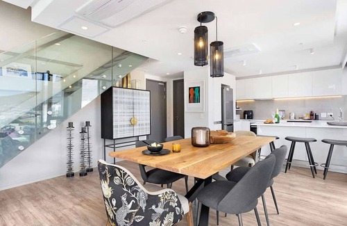 Bantry Bay Apartment | 702 on Strand Cape Town - Panoramic Mountain Views