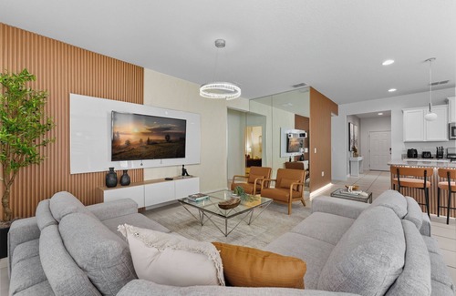 Loughman House | 7049 Solterra 6 bedrs 18guests pool summer kitchen