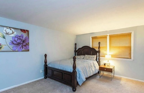 Foxcroft Square Bed & Breakfast | 707 sandyhill rd