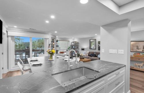 Shelter Cove House | 7104 Harbourside 1