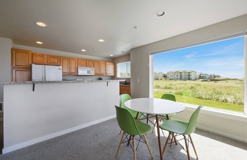 Westport Condo | 711 Beachfront Condo - seabreeze, easy access, and oceanfront!