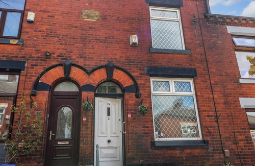 Oldham Cottage | 72 CROMPTON STREET, family friendly in Oldham, Greater Manchester