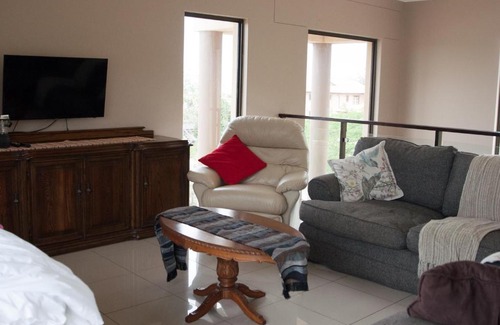 Sheffield Beach House | 72 on Gail