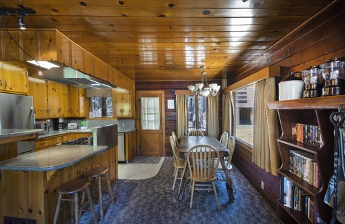 North Wawona Cabin | (72) Sequoia (1 Bedroom Only)