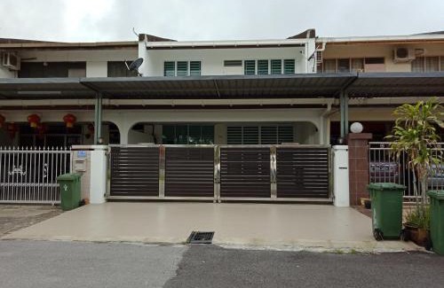 Kampung Stampin House | 722 Homestay